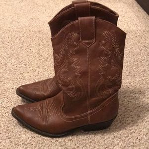 Women’s 7 1/2 cowgirl boots